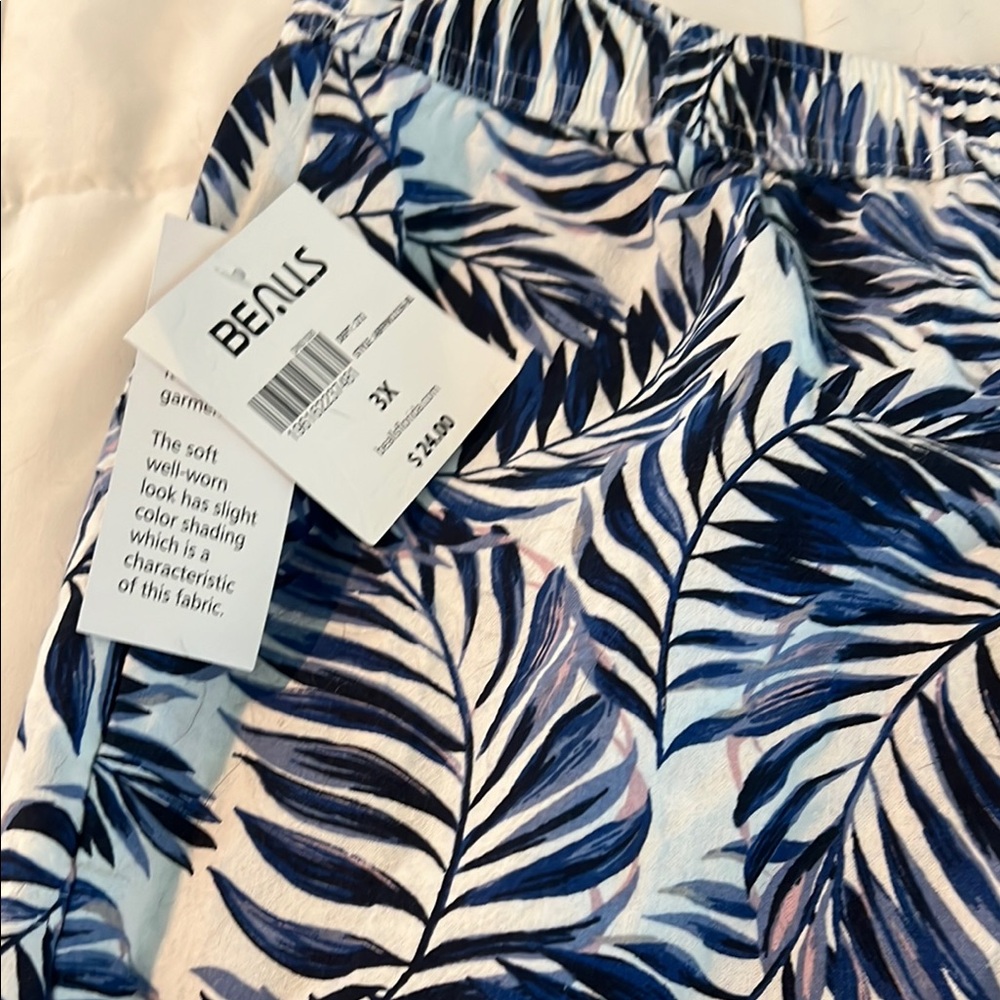Bealls Blue and White Leaf Print Capri Pants Women’s Size 3x